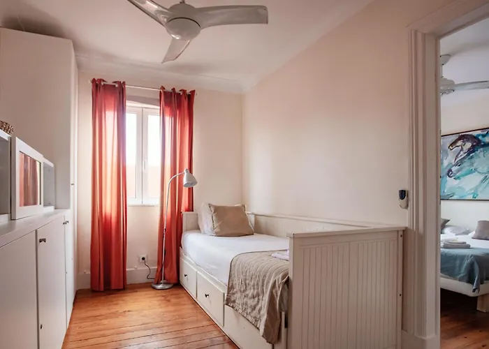 Herberg Large Family Flat In Campo De Ourique Lissabon
