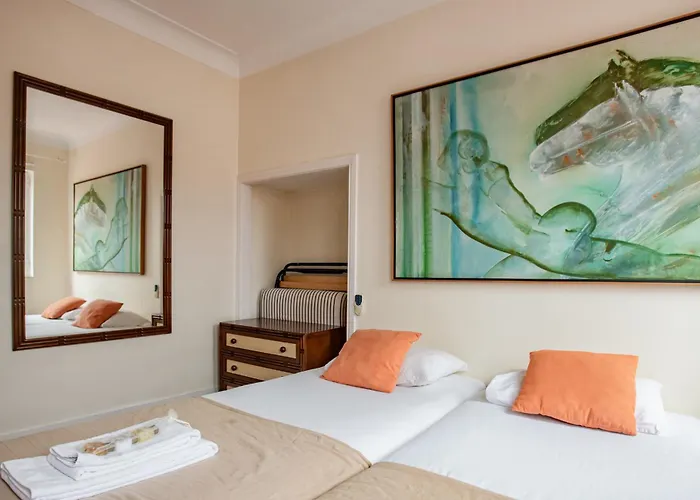 Large Family Flat In Campo De Ourique Herberg