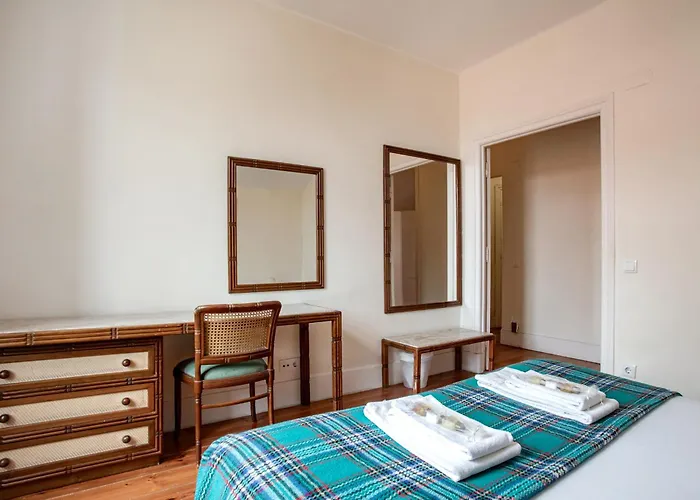 Herberg Large Family Flat In Campo De Ourique *