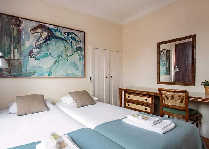 Large Family Flat In Campo De Ourique *