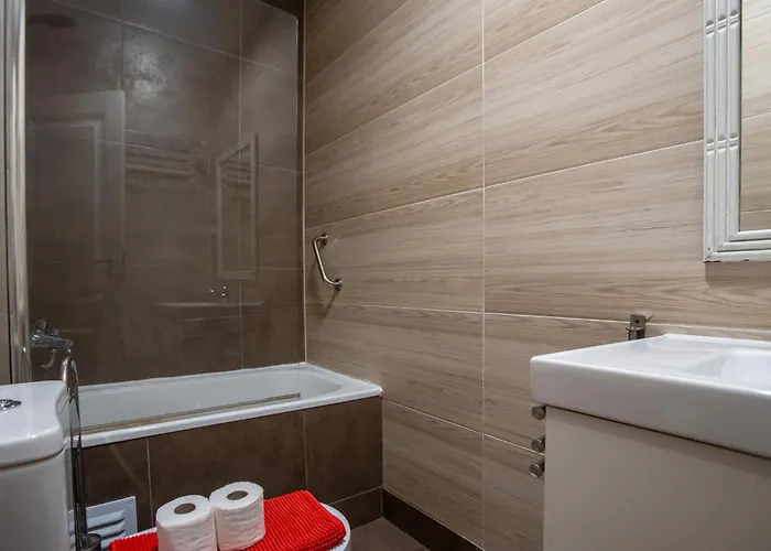 Large Family Flat In Campo De Ourique