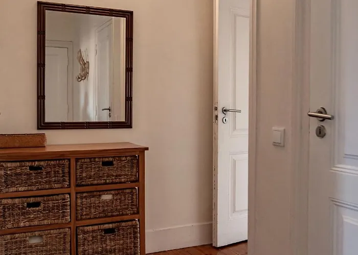 Large Family Flat In Campo De Ourique *