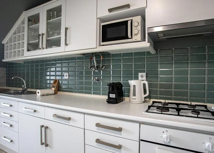 Large Family Flat In Campo De Ourique * Lissabon