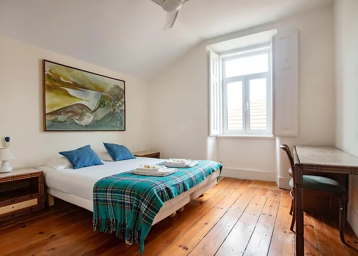 Large Family Flat In Campo De Ourique Herberg
