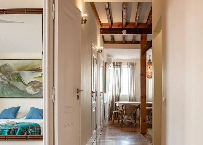 Large Family Flat In Campo De Ourique Lissabon