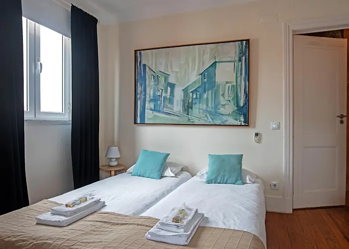 Large Family Flat In Campo De Ourique * Lissabon