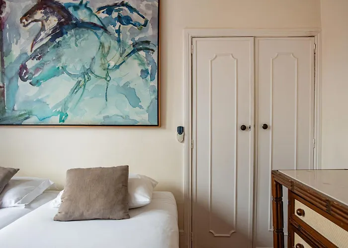 Large Family Flat In Campo De Ourique