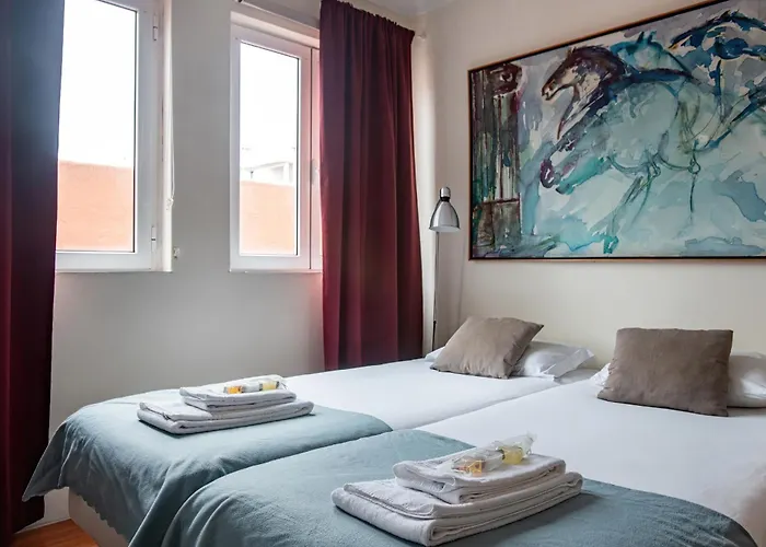 Large Family Flat In Campo De Ourique Herberg