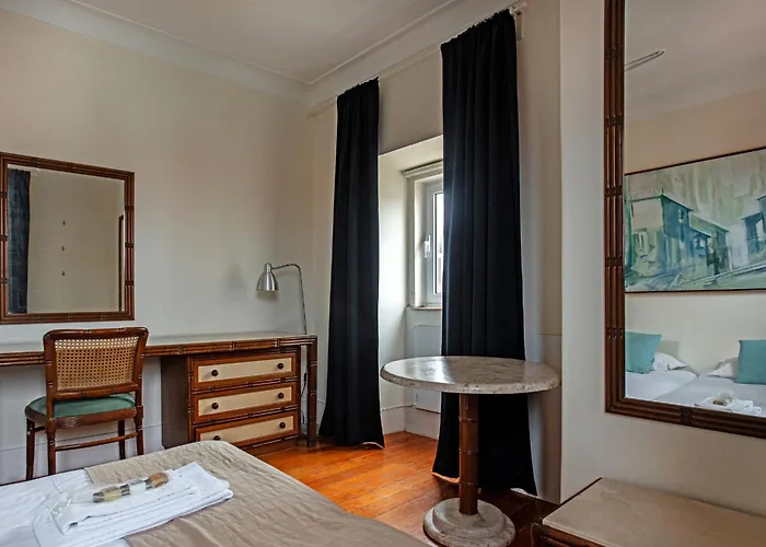 Herberg Large Family Flat In Campo De Ourique Lissabon