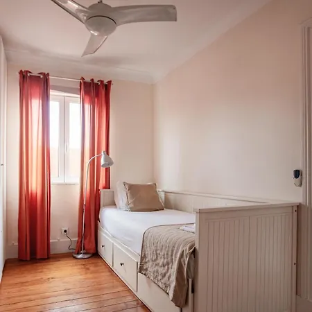 אורחן Large Family Flat In Campo De Ourique ליסבון