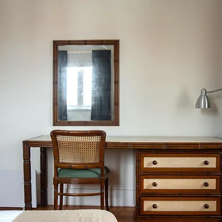 Large Family Flat In Campo De Ourique ליסבון