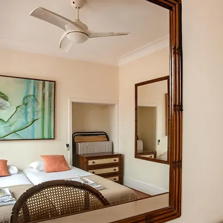 Large Family Flat In Campo De Ourique Мини-отель *