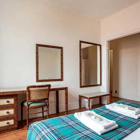 אורחן Large Family Flat In Campo De Ourique *