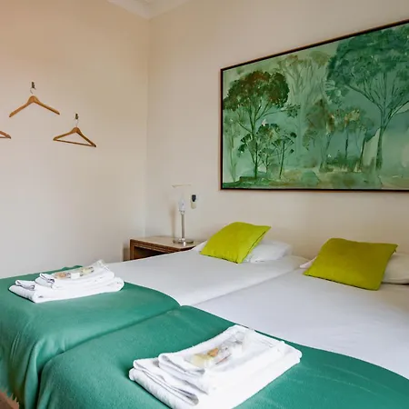 Large Family Flat In Campo De Ourique Мини-отель Лиссабон