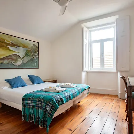 Large Family Flat In Campo De Ourique אורחן