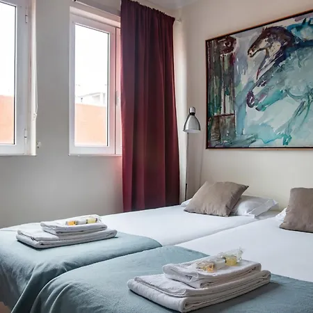 Large Family Flat In Campo De Ourique Мини-отель