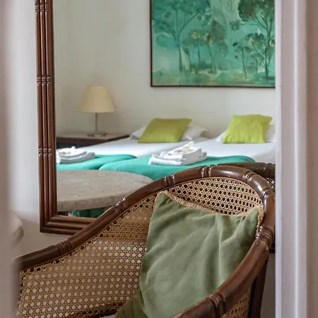 Мини-отель Large Family Flat In Campo De Ourique *