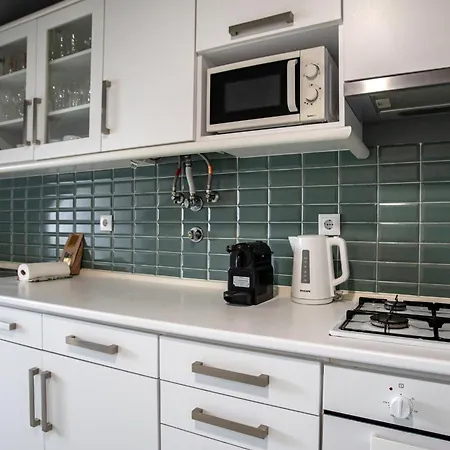 Апартаменты Large Family Flat In Campo De Ourique