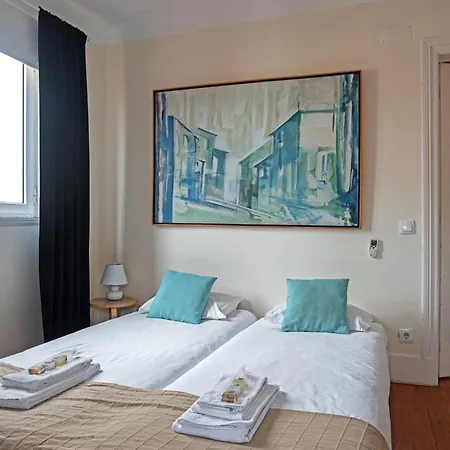 Large Family Flat In Campo De Ourique Апартаменты *