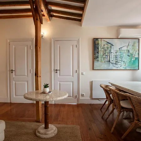 Large Family Flat In Campo De Ourique Лиссабон