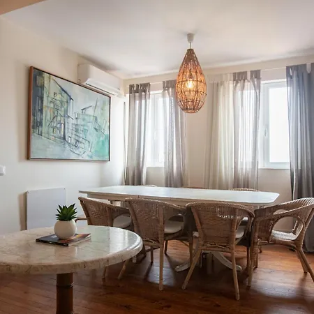 Large Family Flat In Campo De Ourique Apartment *