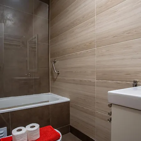 Large Family Flat In Campo De Ourique * Lissabon