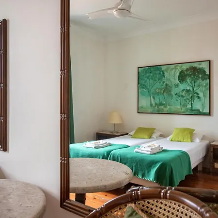 Апартаменты Large Family Flat In Campo De Ourique Лиссабон