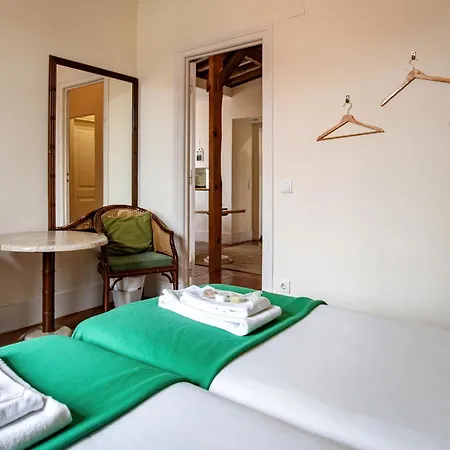 Large Family Flat In Campo De Ourique