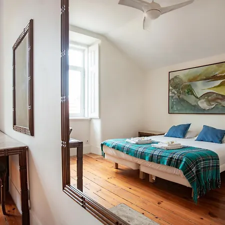 Large Family Flat In Campo De Ourique Лиссабон