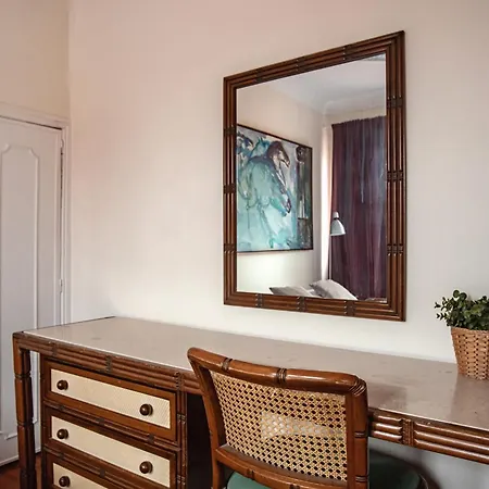 Large Family Flat In Campo De Ourique * Lissabon