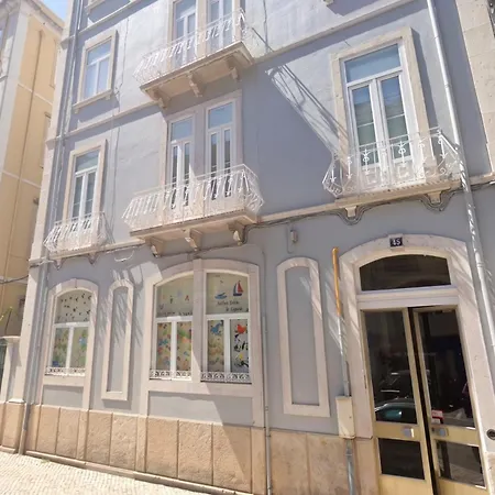 Апартаменты Large Family Flat In Campo De Ourique