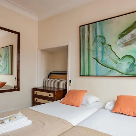 Large Family Flat In Campo De Ourique Fogadó
