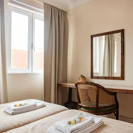Large Family Flat In Campo De Ourique Fogadó